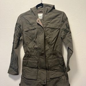 Abercrombie & Fitch Embroidered Twill Parka in Olive (Size Small)